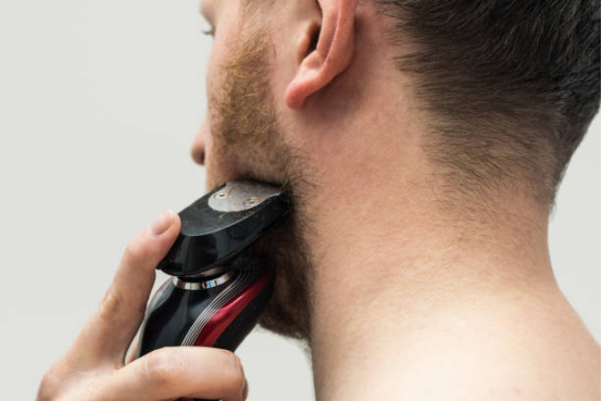 Foil Shaver with Ergonomic Handle